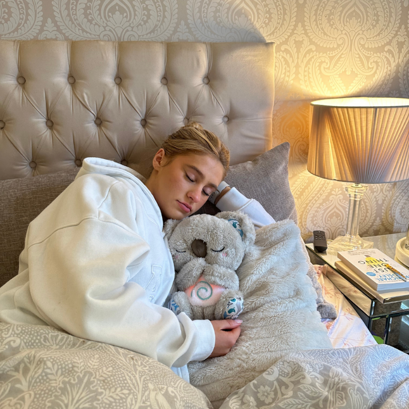 Soothing plush cuddly toy with breathing rhythm and sleep sounds – Snoozie