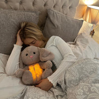 Soothing plush cuddly toy with breathing rhythm and sleep sounds – Snoozie