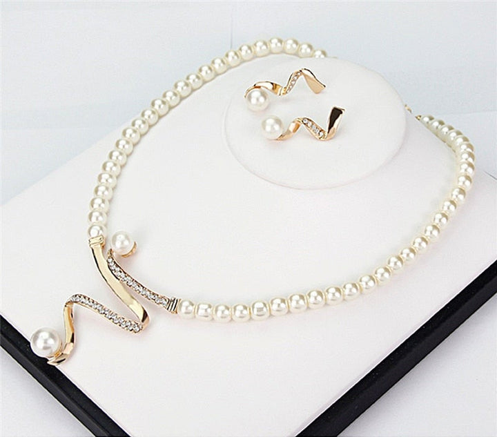 Set of Natural Pearl Necklace and Earrings - Lysanne-State of Style