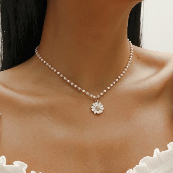 Stylish Pearl Necklace with Daisy Pendant - Flora-State of Style