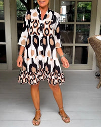 Trendy short-sleeved dress with abstract print & loose fit – Liora-Brown-S-State of Style