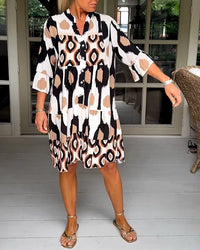 Trendy short-sleeved dress with abstract print & loose fit – Liora-Brown-S-State of Style