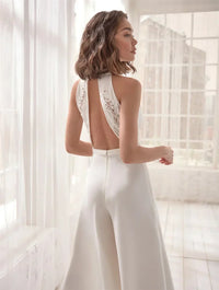 Trendy women's jumpsuit with V-neck – Noemi-S-State of Style